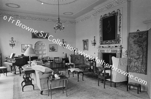 GLIN CASTLE  DRAWING ROOM